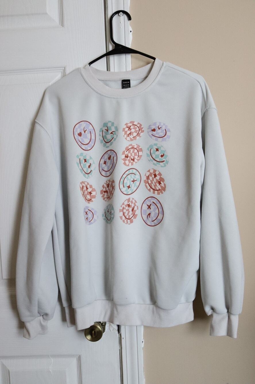 SHEIN Women’s Graphic Smiley Crewneck Sweatshirt - White - Size L